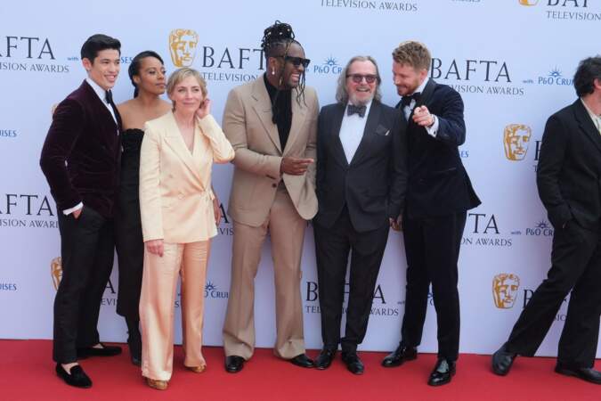 Gary Oldman prend la pose avec les autres à la cérémonie des BAFTA Television Awards 2023 au Royal Festival Hall à Londres le 14 mai 2023.