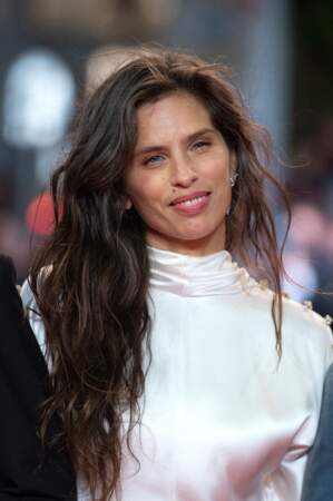 En 2021, elle incarne Barbara dans le film Tralala d'Arnaud et Jean-Marie Larrieu. Elle a 45 ans