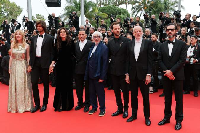 Et voici l'équipe du film "Jeanne du Barry" présenté en ouverture du 76ème Festival de Cannes. Elle est composée notamment de Maiwenn, Johnny Depp, Pierre Richard, Benjamin Lavernhe, Pascal Greggory et Melvil Poupaud