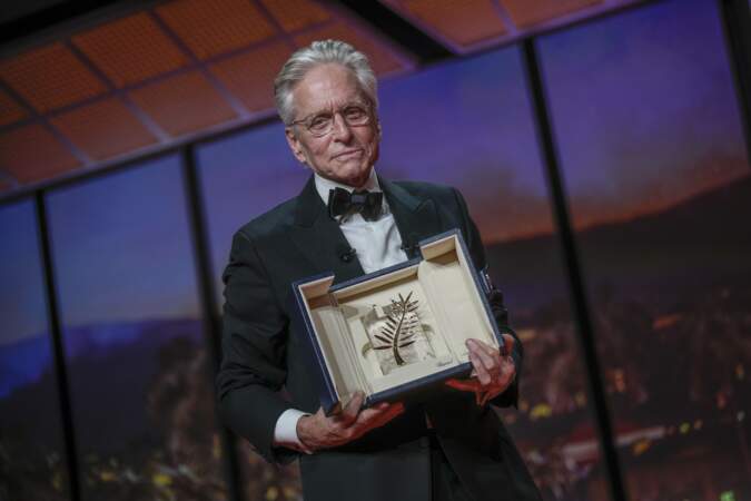Michael Douglas a reçu la Palme d'Or d'honneur pour l'ensemble de sa carrière durant la cérémonie d'ouverture du 76ème Festival de Cannes
