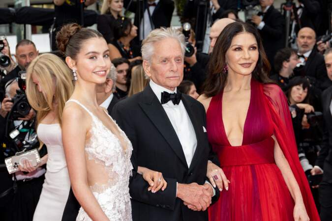 Michael Douglas pose devant les photographes accompagné de sa femme Catherine Zeta-Jones et leur fille Carys