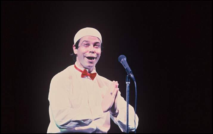 En 1984, Michel Leeb (37 ans) donne un spectacle sur la scène de l'Olympia. 