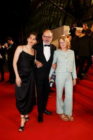 Festival de Cannes 2023 - Montée des marches du film Vers un avenir radieux : Ella Rumpf, Jean-Pierre Darroussin et sa femme Anna Novion