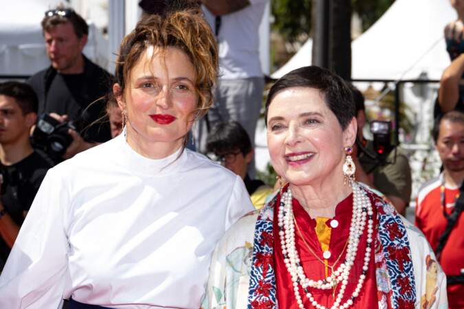 Festival de Cannes 2023 - La montée des marches du film La Chimera : Alice Rohrwacher, Isabella Rossellini