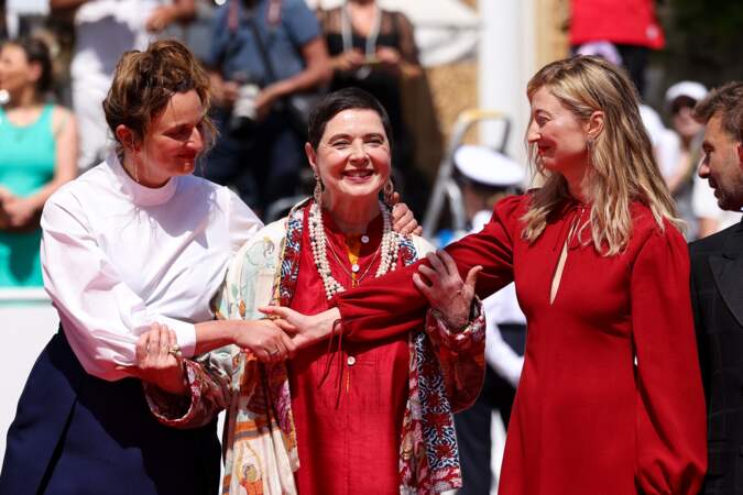 Festival de Cannes 2023 - La montée des marches du film La Chimera : Alba Rohrwacher, Isabella Rossellini, Alice Rohrwacher