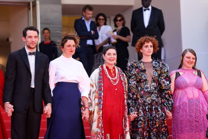 Festival de Cannes 2023 - La montée des marches du film La Chimera : Josh O'Connor, Alice Rohrwacher, Isabella Rossellini, Carol Duarte