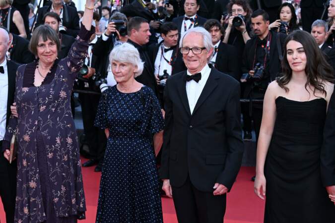 Festival de Cannes 2023 - La montée des marches du film The Old Oak : Dave Turner, Ebla Mari, Rebecca O'Brien, Paul Laverty et Ken Loach.