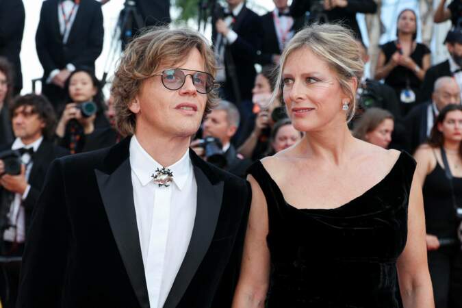 Festival de Cannes 2023 - La montée des marches du film The Old Oak : Karin Viard et Alex Lutz.