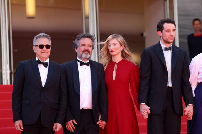 Festival de Cannes 2023 - La montée des marches du film La Chimera : Paolo Del Brocco, Carlo Cresto-Dina, Alba Rohrwacher, Josh O'Connor