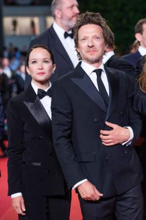 Festival de Cannes 2023 l'Abbé Pierre : Chloe Stefani et le réalisateur Frédéric Tellier.