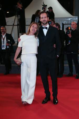 Festival de Cannes 2023 L'Abbé Pierre : Emmanuelle Bercot et Benjamin Lavernhe prennent la pose sur le photocall.