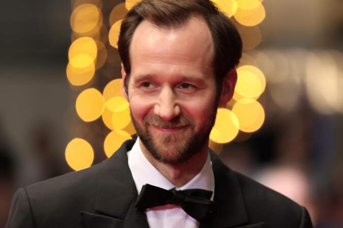 Festival de Cannes 2023 l'Abbé Pierre : Benjamin Lavernhe, interprète de l'Abbé Pierre.