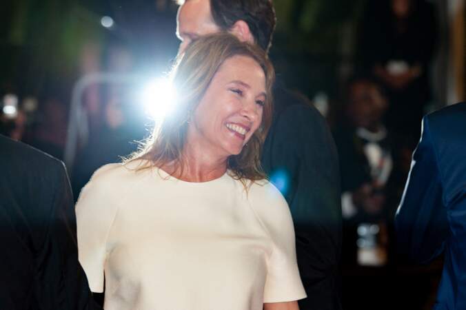 Emmanuelle Bercot, qui incarne Lucie Coutaz dans L'Abbé Pierre - Une vie de combats, un film présenté en avant-première le 26 mai 2023 à Cannes.