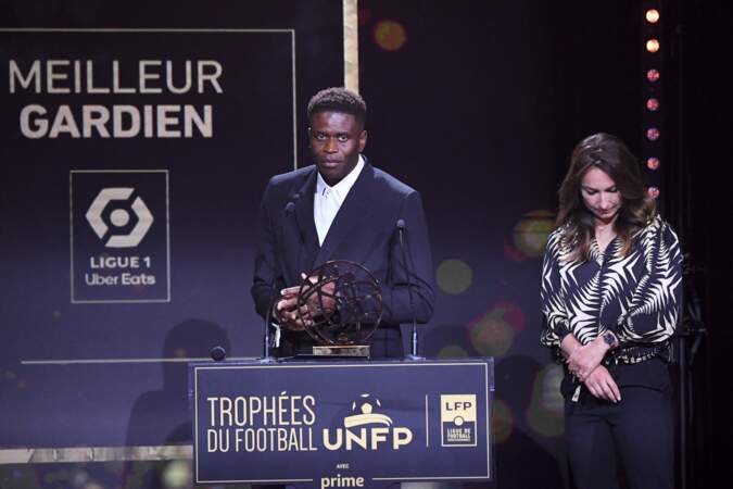 31ème cérémonie des Trophées UNFP : Brice Samba (trophée du Meilleur gardien de Ligue 1), Gaetane Thiney.