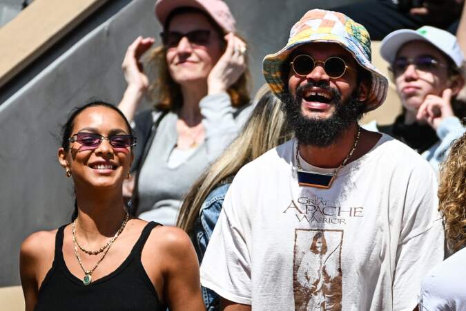 Joakim Noah avec sa femme Lais Ribeiro lors du concert de Yannick Noah sur le terrain de tennis de Roland Garros le 27 mai 2023