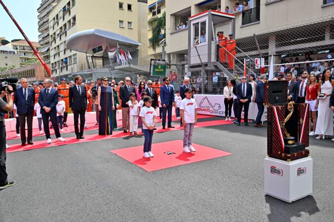 Michel Boeri, Andrea Casiraghi, le prince Albert II de Monaco et la princesse Charlène de Monaco, le roi de Malaisie, Abdullah Shah, Mohammed Ben Sulayem, le président de la Fédération internationale automobile (FIA) lors de la remise de prix du 80ème Grand Prix de Monaco de Formule 1.