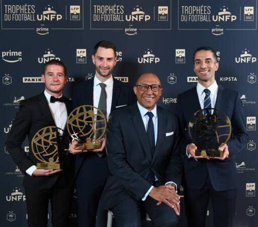 31ème cérémonie des Trophées UNFP : Philippe Diallo (président FFF), Julien Pacelli et Pierre Legat remportent le trophée du Meilleurs arbitres de Ligue 2, Hicham Zakrani remporte celui du Meilleur arbitre de Ligue 1.