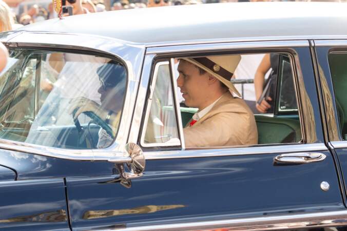 La princesse Stéphanie de Monaco et Louis Ducruet au volant d'une voiture ancienne.
