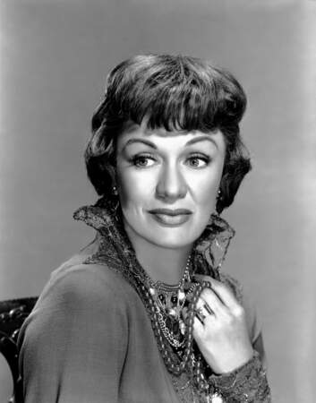 Eve Arden interprétait le rôle de la principale McGee.
Avant de jouer dans la comédie musicale, la comédienne était déjà très célèbre aux Etats-Unis.
Elle est malheureusement décédée en 1990. 