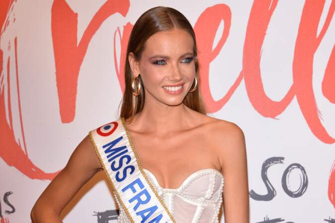 Miss France 2021, Amandine Petit   a fini 17ème du concours Miss Univers. 