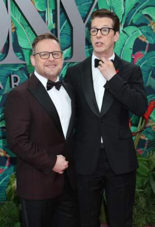 Soirée des 76èmes Tony Awards :
Scott Icenogle et Sean Hayes.
