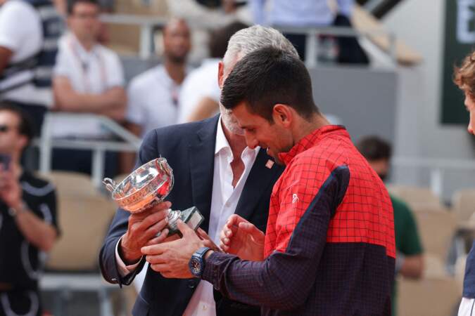 Novak Djokovic le grand vainqueur de la finales de Roland Garros 2023 à Paris.