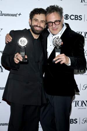 Soirée des 76èmes Tony Awards :
Brandon Uranowitz, lauréat du prix de la meilleure interprétation d'un acteur dans un rôle principal pour "Leopoldstadt", et Patrick Marber, lauréat du prix de la meilleure mise en scène pour "Leopoldstadt"