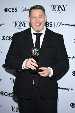 Soirée des 76èmes Tony Awards :
Michael Arden, lauréat du prix de la meilleure mise en scène d'une comédie musicale pour "Parade".