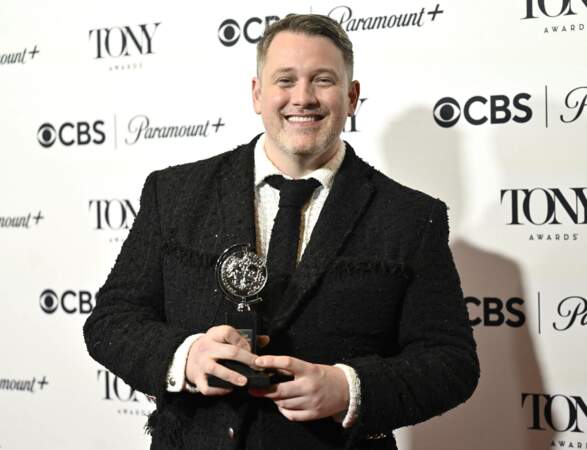 Soirée des 76èmes Tony Awards :
Michael Arden remporte le prix de la meilleure mise en scène d'une comédie musicale pour "Parade".