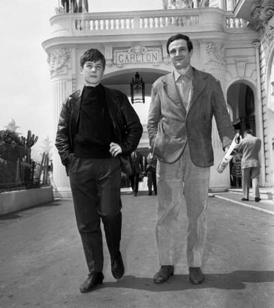 Il devient rapidement l'acteur fétiche des réalisateurs de la "Nouvelle vague", dont Jean-Luc Godard ou François Truffaut, présent sur cette photo datant de 1959.