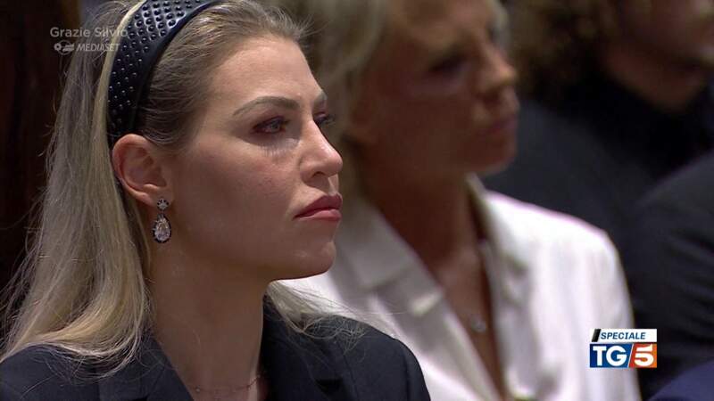 Barbara Berlusconi durant la cérémonie en hommage à Silvio Berlusconi.