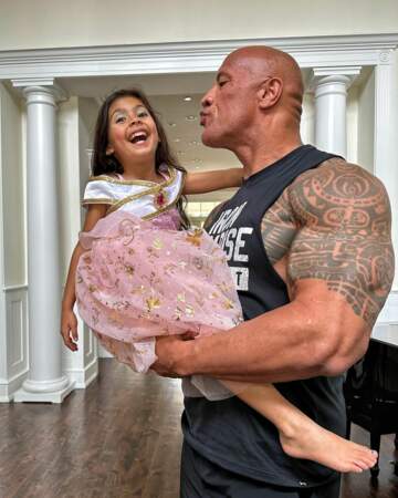 Dwayne Johnson, alias The Rock, est aussi un papa poule et poste souvent des photos avec ses filles sur ses réseaux