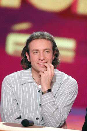 En 2005, Philippe Candeloro participe à la deuxième saison de La ferme célébrités sur TF1. Il a 33 ans