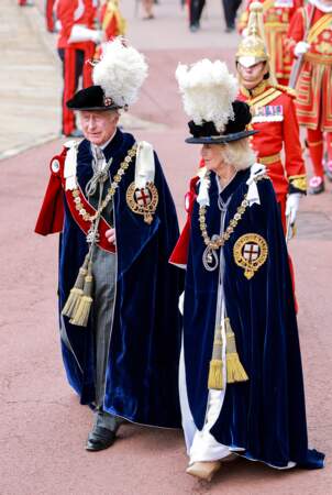 Le roi Charles III et son épouse Camilla Parker Bowles vont prendre place dans une barouche en direction du château de Windsor.