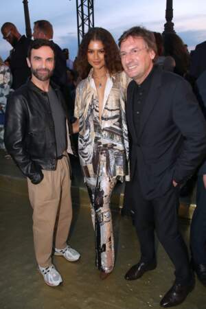 Nicolas Ghesquière, Zendaya et Pietro Beccari (Directeur général de Louis Vuitton) au défilé de mode masculine prêt à porter printemps/été 2024 de la maison Louis Vuitton à Paris, le 20 juin 2023.