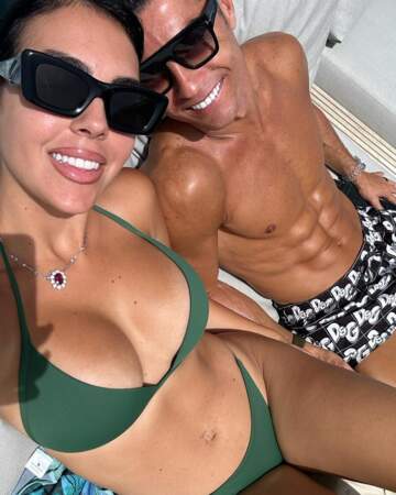 Cristiano Ronaldo a partagé une photo de lui et de Georgina Rodríguez en train de bronzer sur son compte Instagram