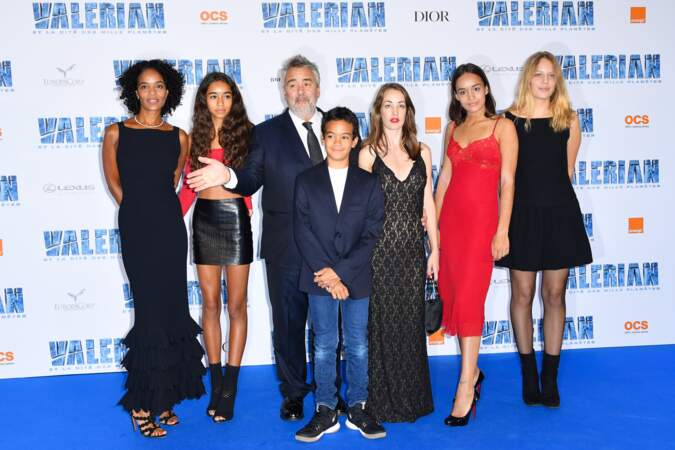 Pour la première de Valérian et La Cité des Mille Planètes, Luc Besson s'est entouré de sa femme Virginie et de ses enfants Thalia, Sateen, Mao, Juliette et Shanna  
