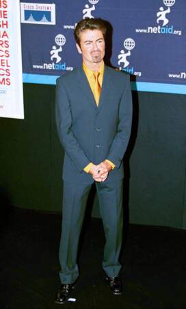 En 1999, George Michael poursuit sa carrière internationale et publie un disque de reprises intitulé Songs from the last century.