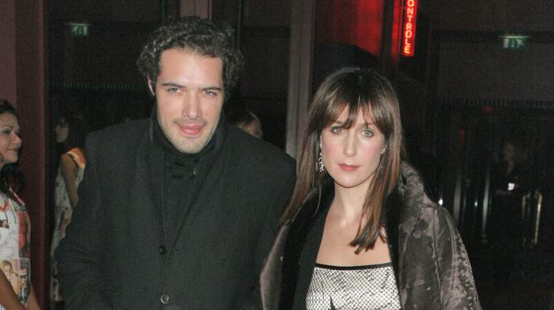 Nicolas Bedos et Elsa Zylberstein se sont rencontrés sur le tournage du film L'homme est une femme comme les autres en 1998.