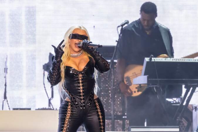 Christina Aguilera continue de chanter et de se produire sur scène. Elle est aussi devenue l’ambassadrice d’une marque spécialisée dans les injections à la base de toxine botulique qui réduisent les rides du lion. 