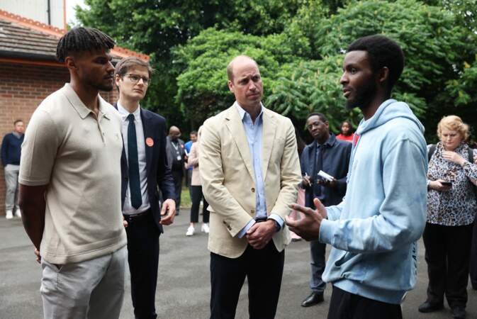 Le prince William durant l'Homewards Initiative - Il rejoint le footballeur Tyrone Mings (à gauche)