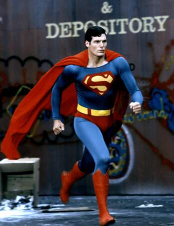 Christopher Reeve est son remplaçant et a incarné le super-héros dans quatre films produits par Warner Bros entre 1978 et 1987.