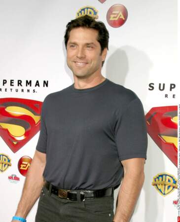 Il incarne l'homme d'acier dans la série Superboy de 1989 à 1992.