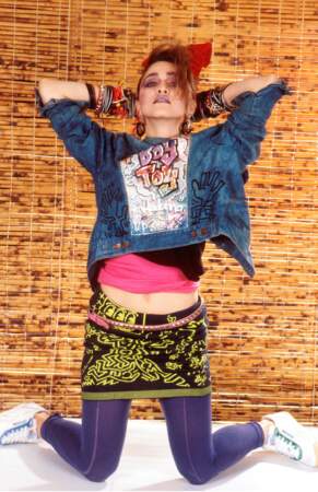 Madonna en mini jupe et legging en 1984