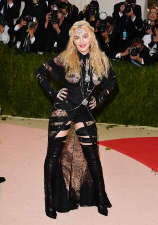 Madonna en robe en dentelle transparente au Gala du MET en 2016