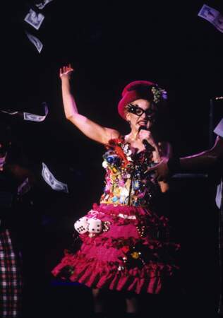 Madonna en robe de lolita sur scène en 1987