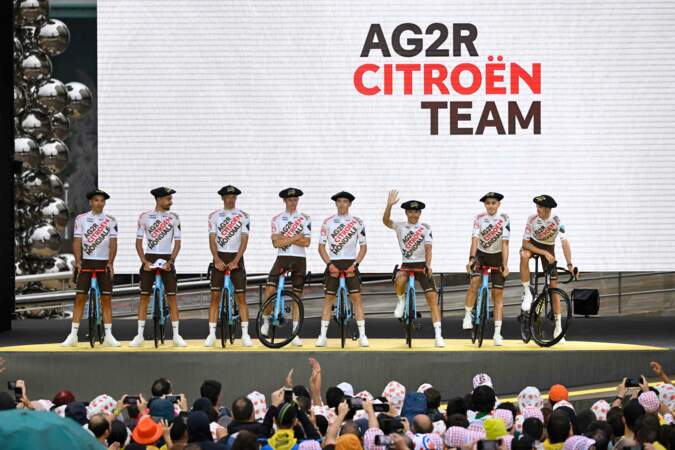 110ème édition du Tour de France 2023 à Bilbao en Espagne : les coureurs de l'équipe AG2R Citroën.
