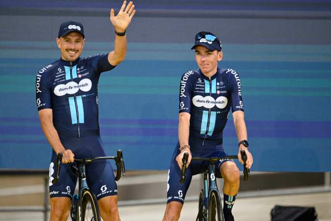 110ème édition du Tour de France 2023 : Romain Bardet et John Degenkolb de l'équipe DSM.