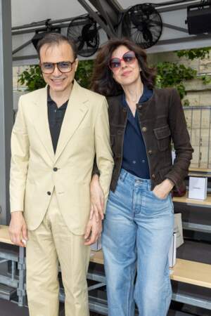 Défilé Chanel Automne/Hiver 2023/24 lors de la Fashion Week de Paris : Bertrand Burgalat et sa femme Vanessa Seward.