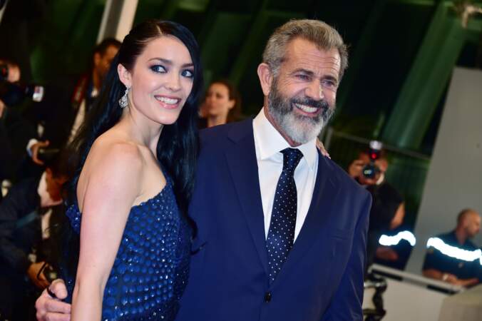 En 2015, Mel Gibson officialise sa nouvelle histoire d'amour avec Rosaling Ross à la montée des marches du film Blood Father.
